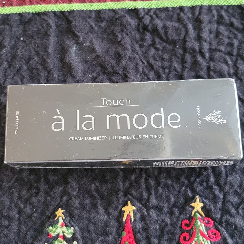 Younique Makeup Cream Luminizer/Highlighter